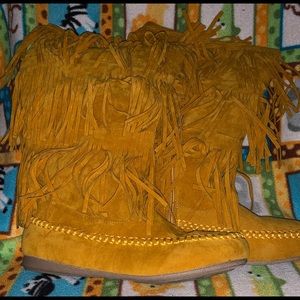 Yellow Shingles Boots